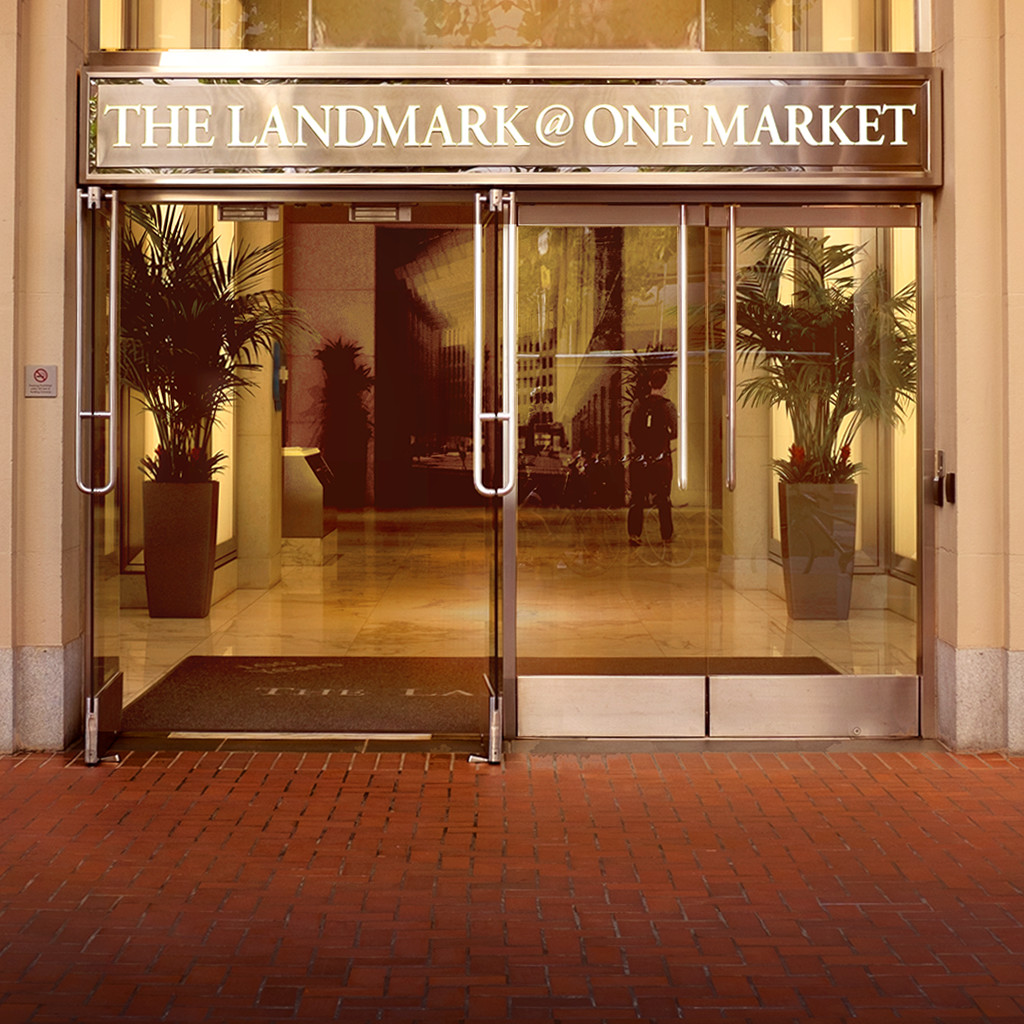 The entrance of the One Market Center building in San Francisco.